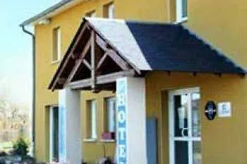 塞弗酒店 Sévérac-le-Château